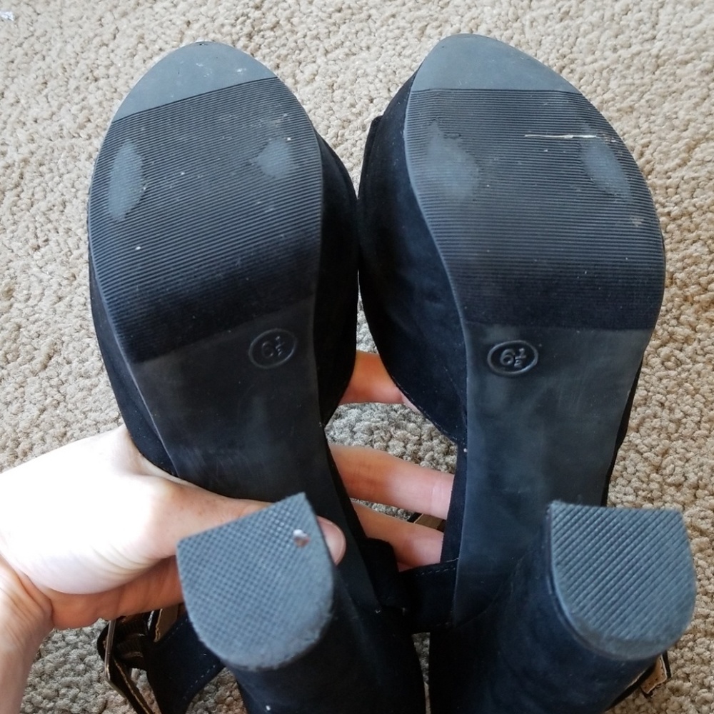 Pumps - Picture 4 of 5